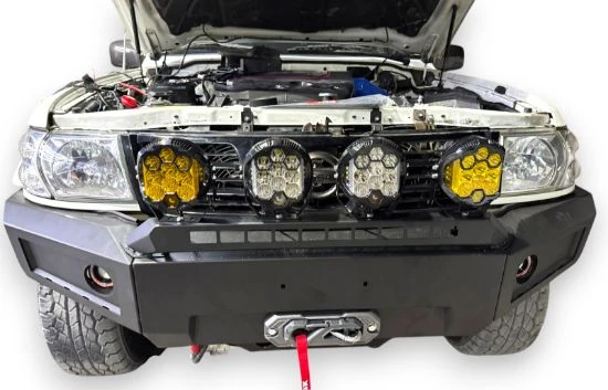 Nissan Fatak Y61 front bumper with light